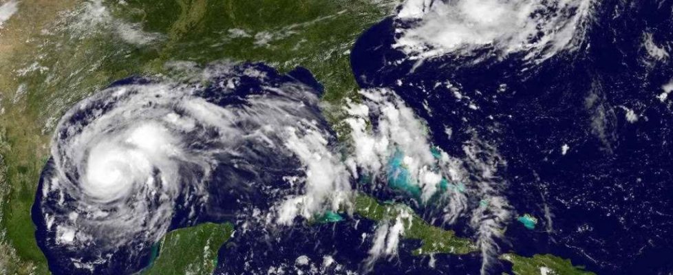 la-na-hurricane-harvey-pictures-20170825-007