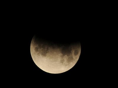 partial-eclipse-moon