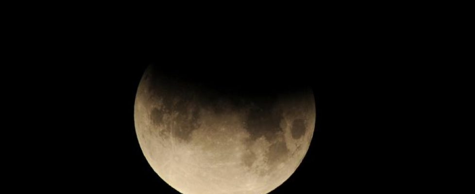partial-eclipse-moon