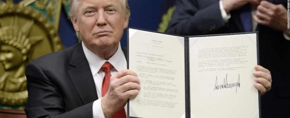 170128121226-trump-refugee-executive-order-super-tease