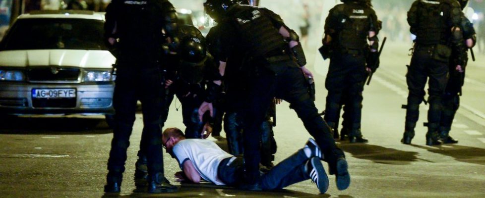 Diaspora-protest-in-Bucharest-ends-with-riot-police-intervention-Inquam-Photos-Alberto-Grosescu-copy