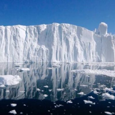El hielo de Groenlandia se está derritiendo más rápido de lo que pensaban los científicos y las implicaciones son graves El hielo de Groenlandia se está derritiendo más rápido de lo que pensaban los científicos y las implicaciones son graves