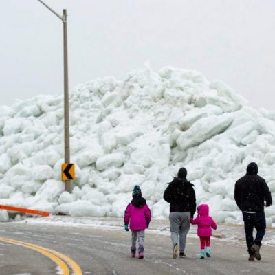 El lago Erie envía hielo masivo a tierra