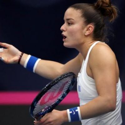 Jueces de línea fueron criticados por jugadores griegos durante la Copa de la Fed