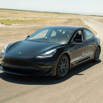 Tesla comienza a entregar su modelo 3 en Europa y China