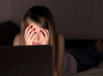La ley de porno venganza del Reino Unido no está siendo aplicada correctamente